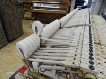 Steinway Mechanik mit neuen Hämmern und Hebeglieder in der Werkstatt