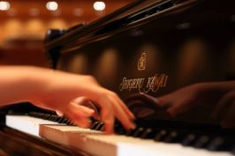 Shigeru Kawai Flügel spielen