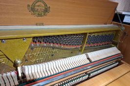Gebrauchtes Klavier Marke Schimmel in Eiche hell