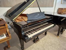 Wiederhergestellter Steinway Flügel Ansicht Bassseitig