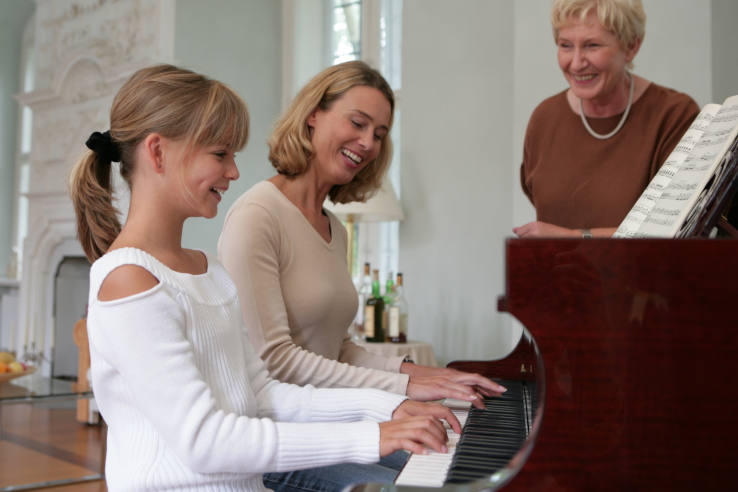 guenstige Gelegenheit mit einem Mietklavier - zu Hause Klavier spielen  lernen