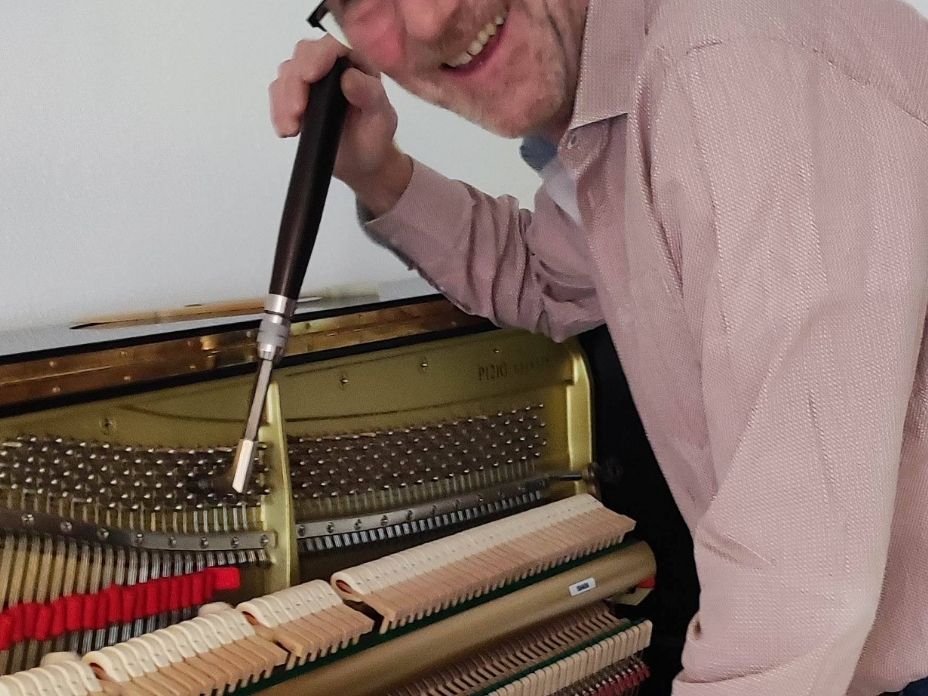 Stimmen eines Klaviers in Offenburg
