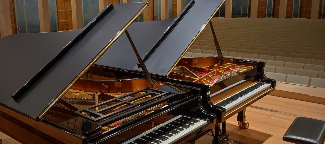 Konzertservice zwei Steinway D-274  Konzertflügel istimmen im Herkulessaal München durch Piano Fies
