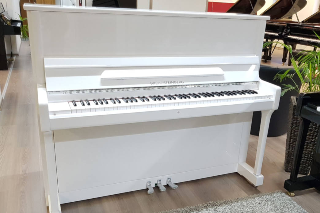 Klavier in weisser Oberfläche